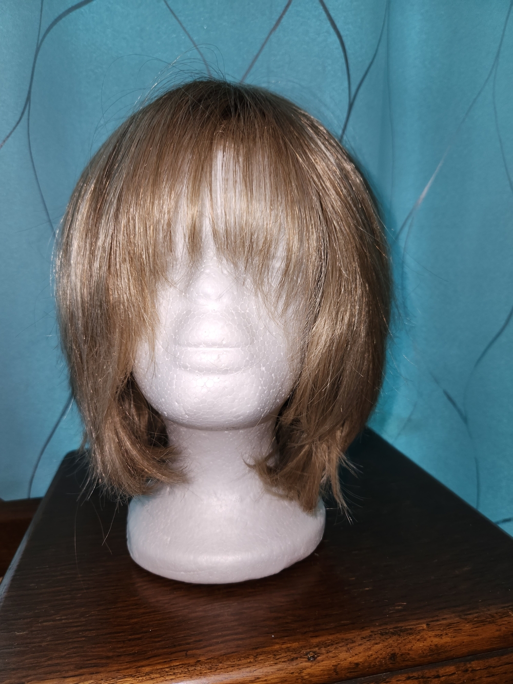 Gabor Short Layered Synthetic Wig in Light/Medium Brown with Bangs